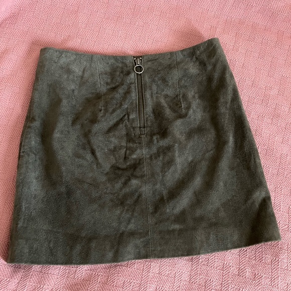 *REAL SUEDE* BlankNYC mini skirt with slit and zipper - Picture 4 of 4